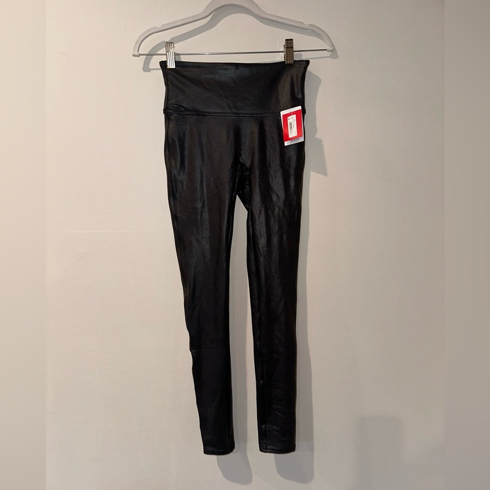 NWT Women’s Spanx Fuad Leather Leggings. Size Small